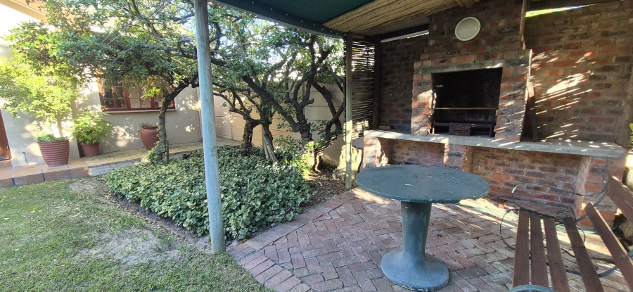 4 Bedroom Property for Sale in Table View Western Cape